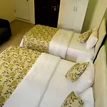 塔克西姆穆德公寓 3*